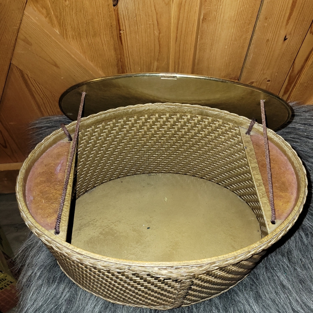 Vintage Princess Poodle Oval Sewing Basket - Picture 10 of 15
